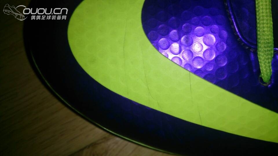 刺客9顶级AG鞋面有开裂的迹象