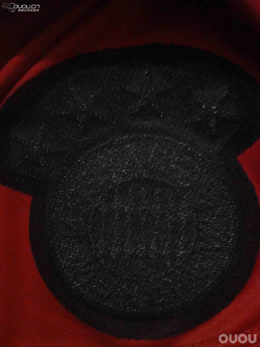 新人求助 买了条拜仁主场短裤 心里犯嘀咕 求鉴定![