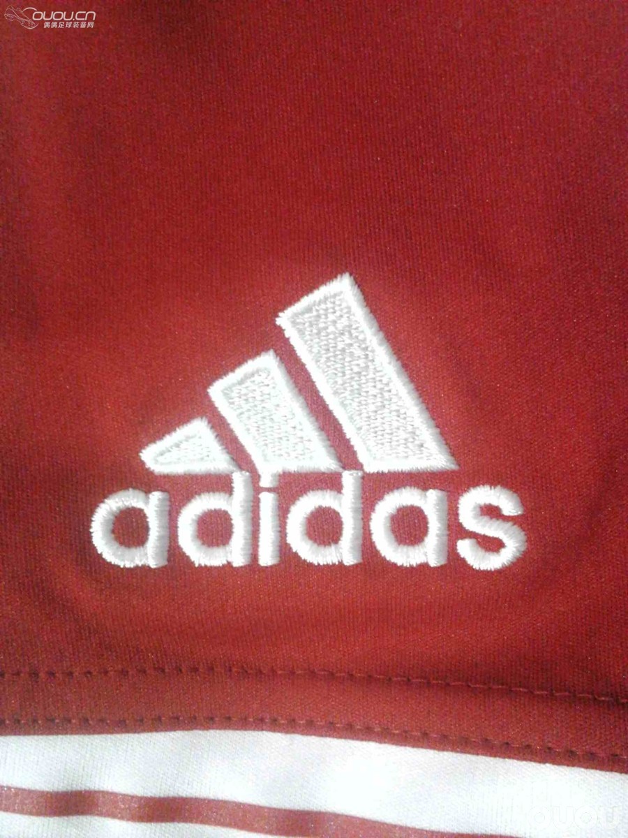 新人求助 买了条拜仁主场短裤 心里犯嘀咕 求鉴定![