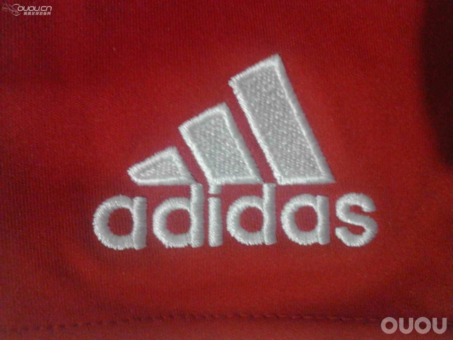 新人求助 买了条拜仁主场短裤 心里犯嘀咕 求鉴定![