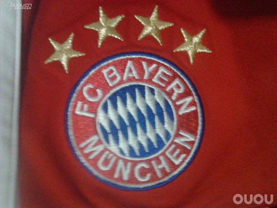 新人求助 买了条拜仁主场短裤 心里犯嘀咕 求鉴定![