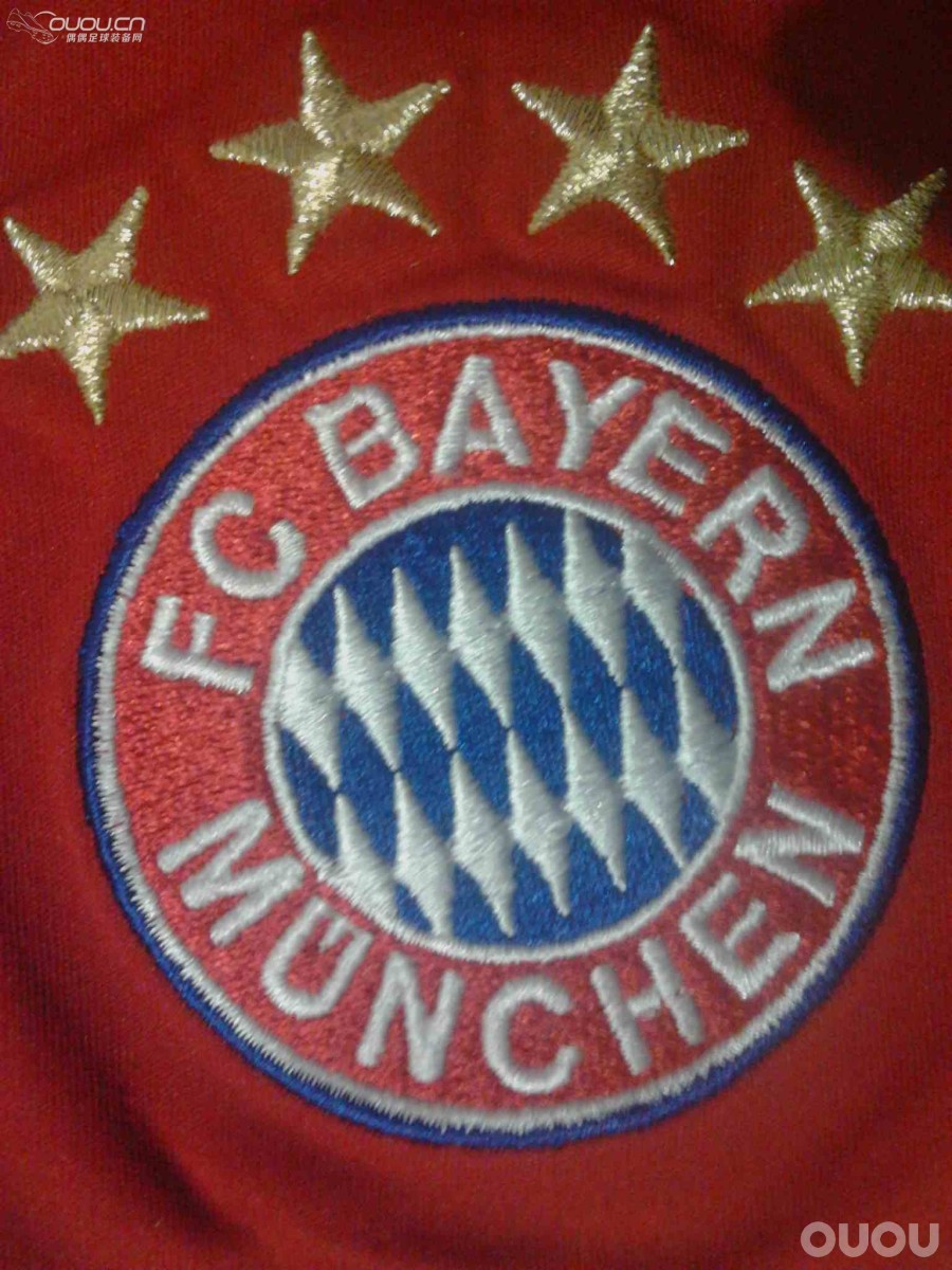 新人求助 买了条拜仁主场短裤 心里犯嘀咕 求鉴定![