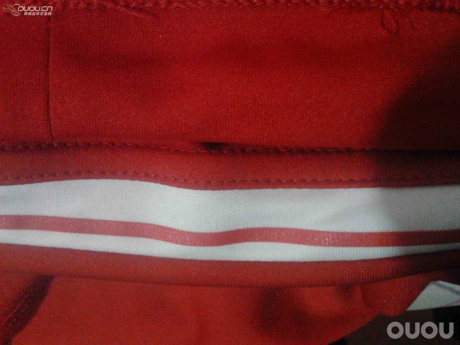 新人求助 买了条拜仁主场短裤 心里犯嘀咕 求鉴定![