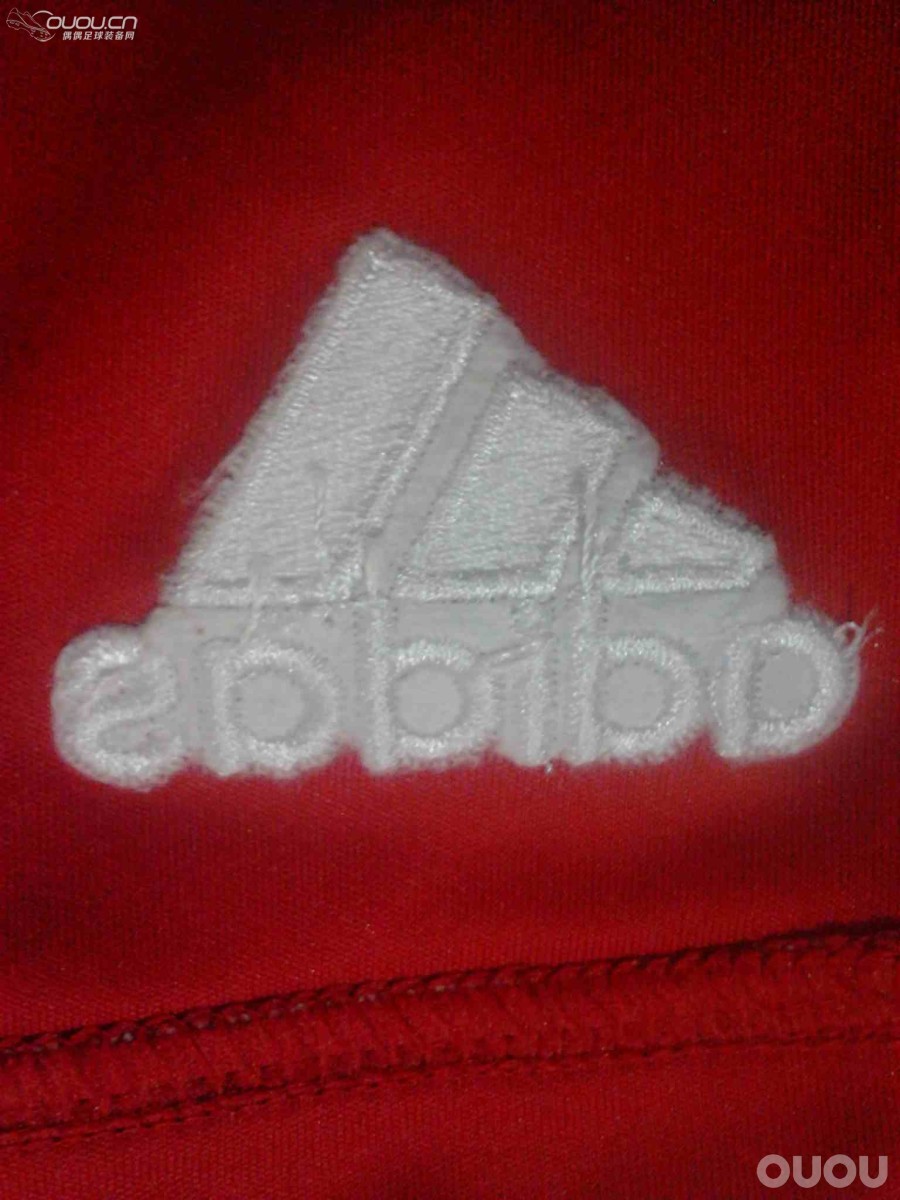 新人求助 买了条拜仁主场短裤 心里犯嘀咕 求鉴定![