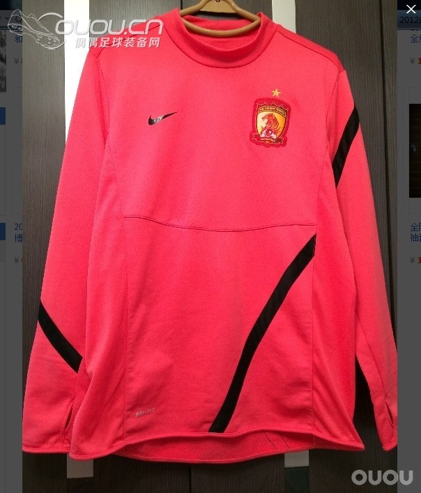 稀有装备无市售 恒大球员粉色拇指扣!