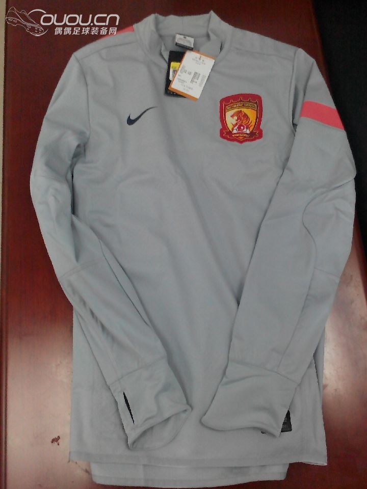 因为鲨鱼皮的传说一直想入件试试,正好有活动降价了就出手了。