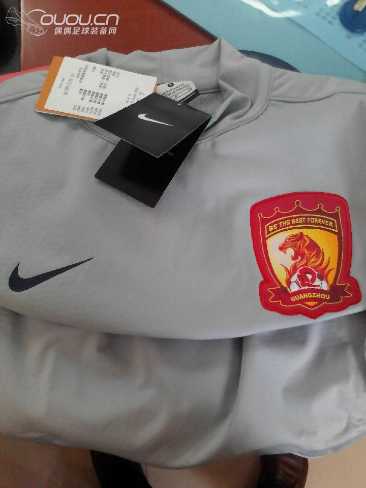 因为鲨鱼皮的传说一直想入件试试,正好有活动降价了就出手了。