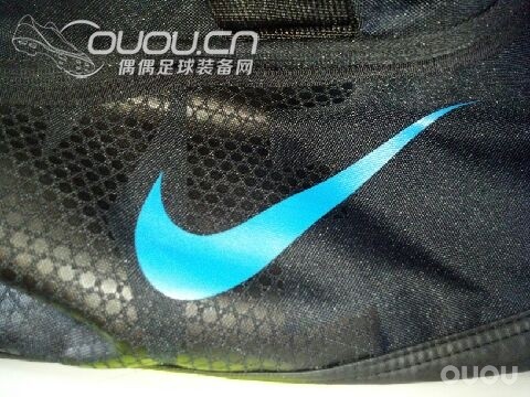 代购一个nike装备包。