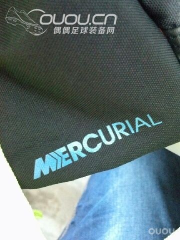 代购一个nike装备包。