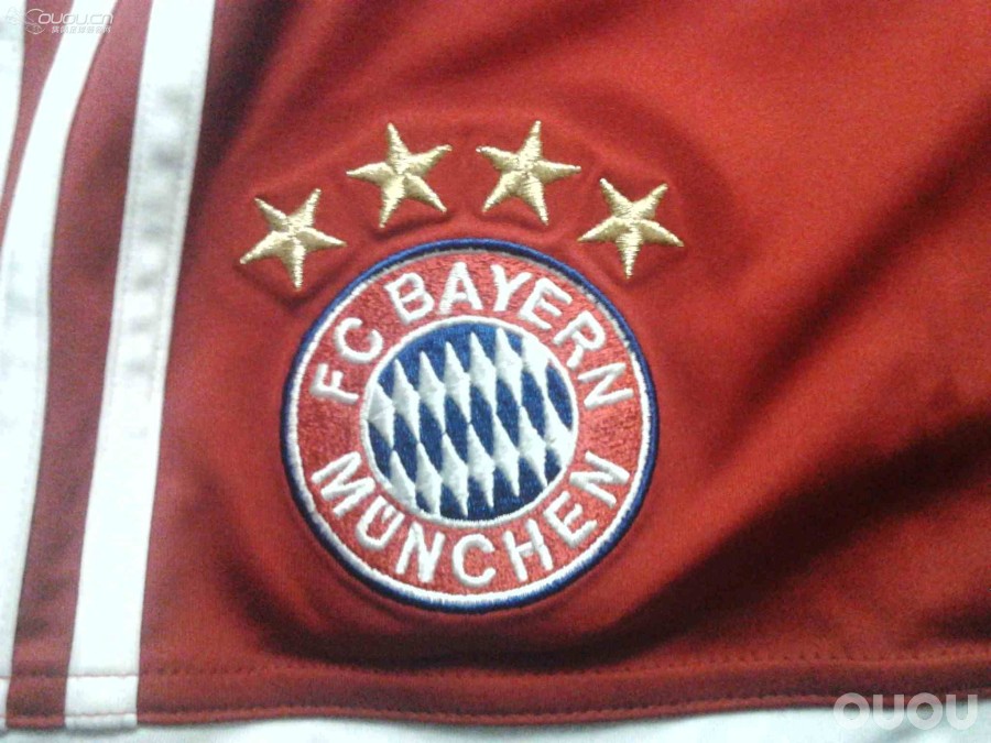 新人求助 买了条拜仁主场短裤 心里犯嘀咕 求鉴定