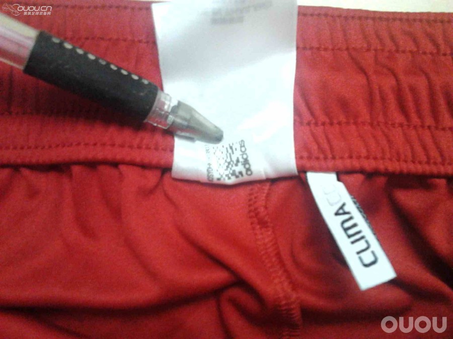 新人求助 买了条拜仁主场短裤 心里犯嘀咕 求鉴定