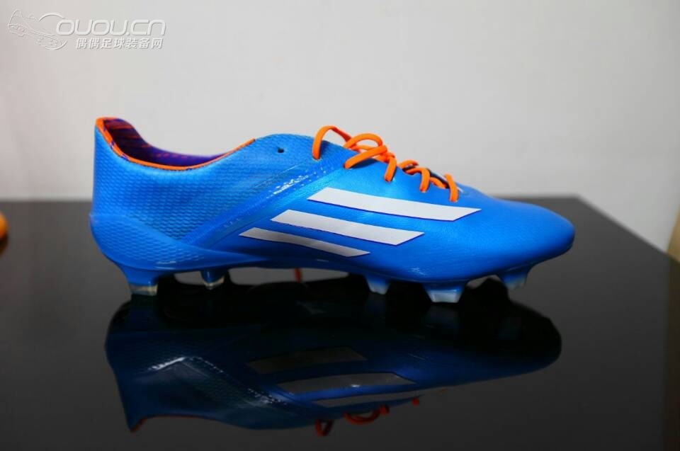 新入桑巴配色战靴,大家围观