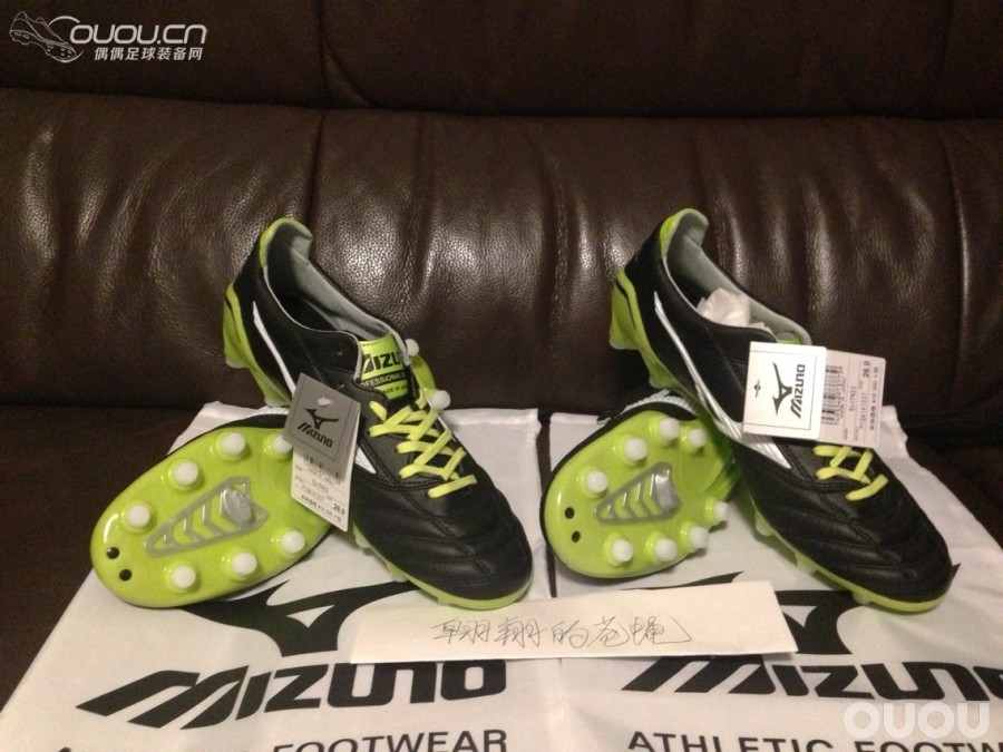 熊孩子过后学会了闷骚,日产黑绿NEO与意产传奇黑绿