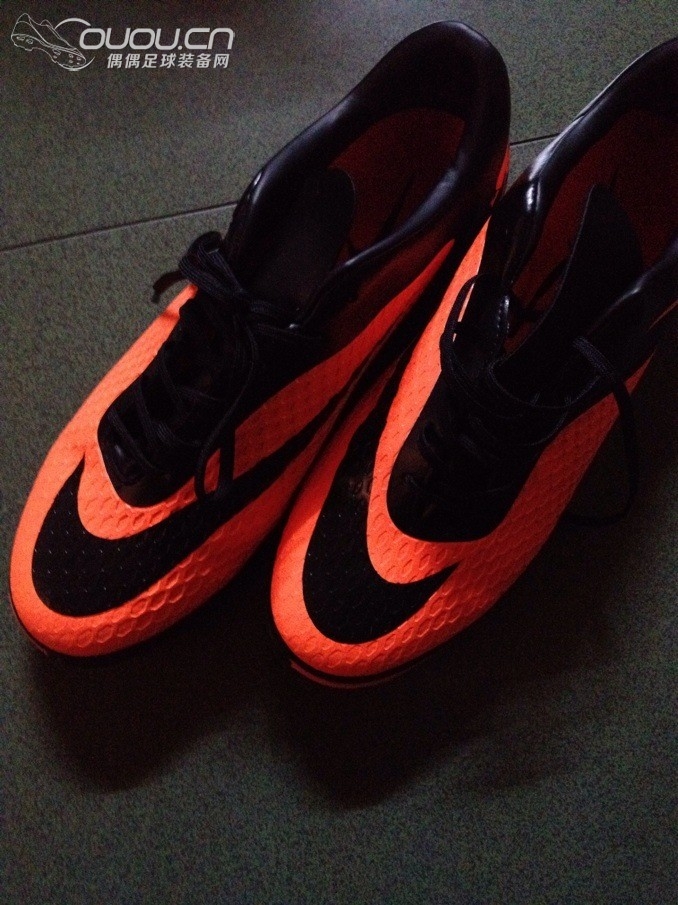 这鞋标是真还是假?求各大神为这毒锋TF辨辨真假!!