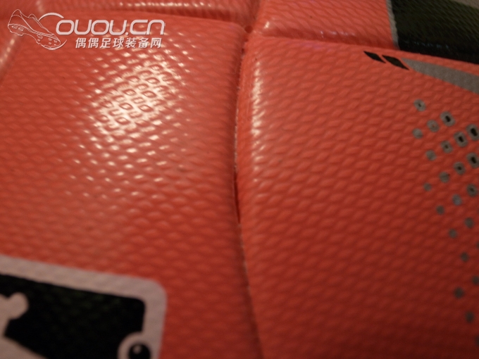 入手一个12-13德甲联赛冬季用球