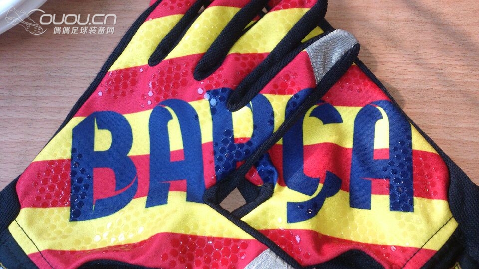 今天早上看到一个关于手套的帖子,于是乎下午就去撸了一对回来。