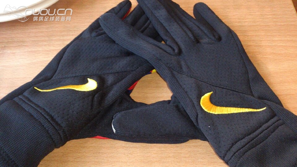 今天早上看到一个关于手套的帖子,于是乎下午就去撸了一对回来。