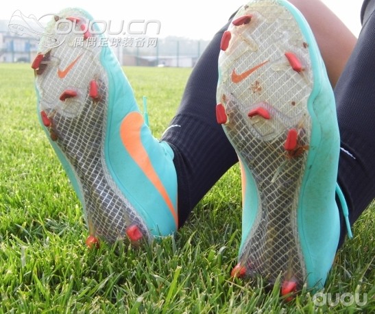 一个新的训练基地、祝大家2014都能踢上真草、