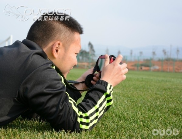 一个新的训练基地、祝大家2014都能踢上真草、