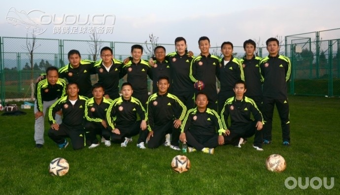 一个新的训练基地、祝大家2014都能踢上真草、