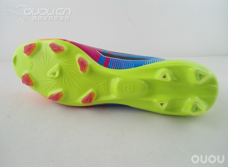 即将发售的阿迪达斯 adizero F50 TRX FG梅西专属配色 彩虹色