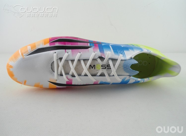 即将发售的阿迪达斯 adizero F50 TRX FG梅西专属配色 彩虹色