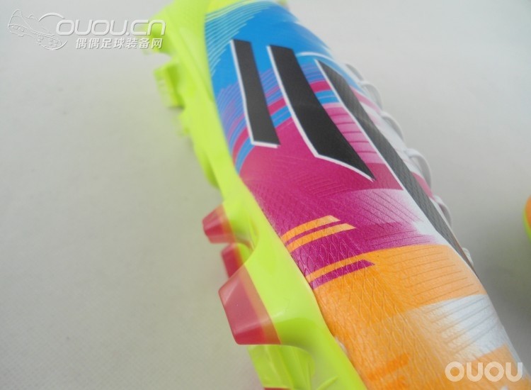 即将发售的阿迪达斯 adizero F50 TRX FG梅西专属配色 彩虹色