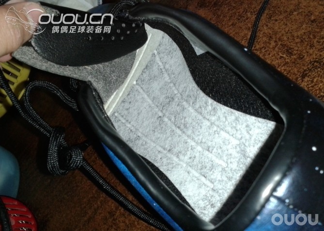 第一次买鞋求帮辨真假。