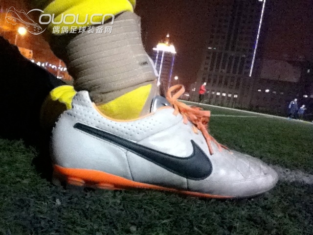 夜场足球,非常过瘾的说。TiempoⅤ,传奇继续。