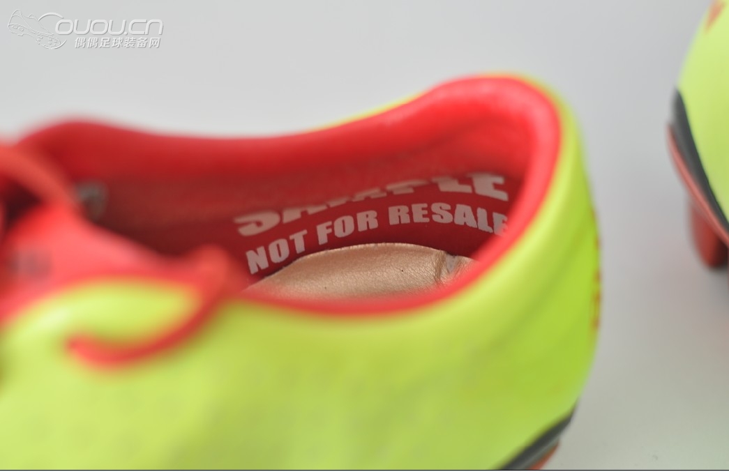 顶级Under Armour安德玛 blur sample FG JP270求换鞋