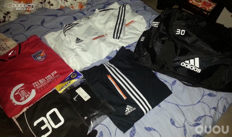 这次拉的这个赞助商还可以,东西配的齐,哈哈