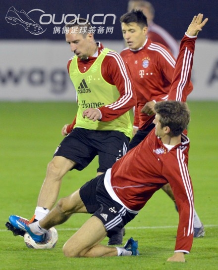 里贝里脚上的黑鞋