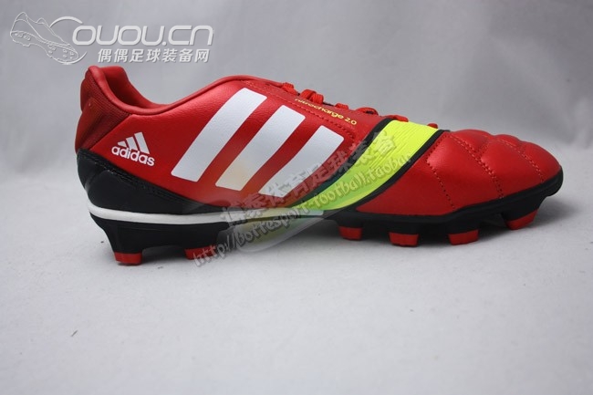 日本专柜nitrocharge 2.0 HG 狂战士2013-14欧冠红色HG足球鞋到货。