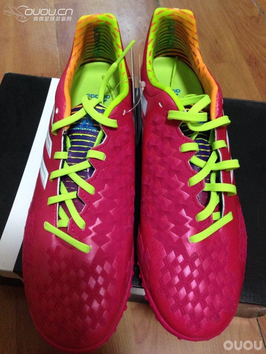 从东京寄来的【猎13 桑巴粉色 次顶级 TF】 刚刚收到,终于得偿所愿。