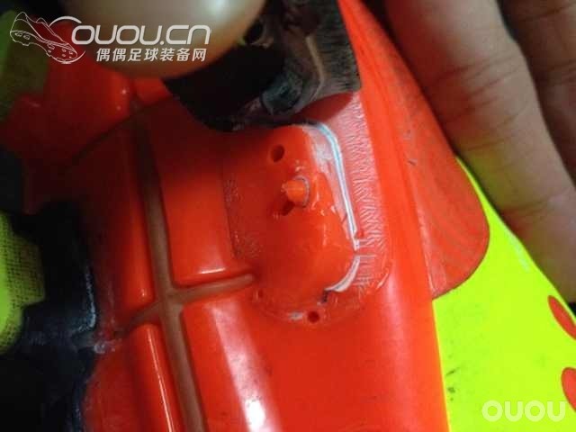 史上寿命最短球鞋。EVOPOWER——更新,一气之下把其他钉子解剖了。—继续更新场地照。