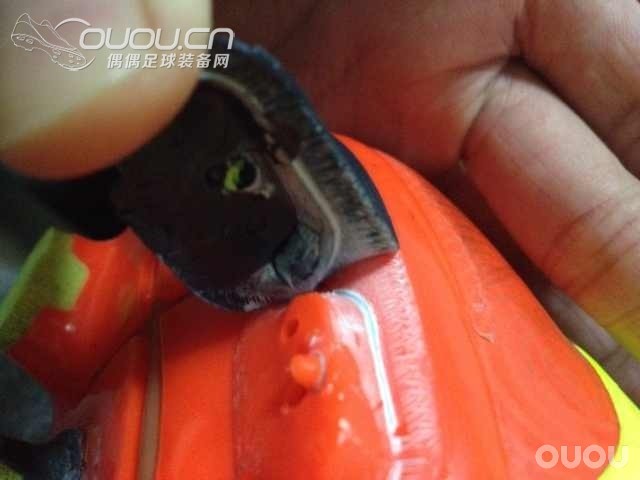 史上寿命最短球鞋。EVOPOWER——更新,一气之下把其他钉子解剖了。—继续更新场地照。