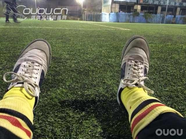 史上寿命最短球鞋。EVOPOWER——更新,一气之下把其他钉子解剖了。—继续更新场地照。