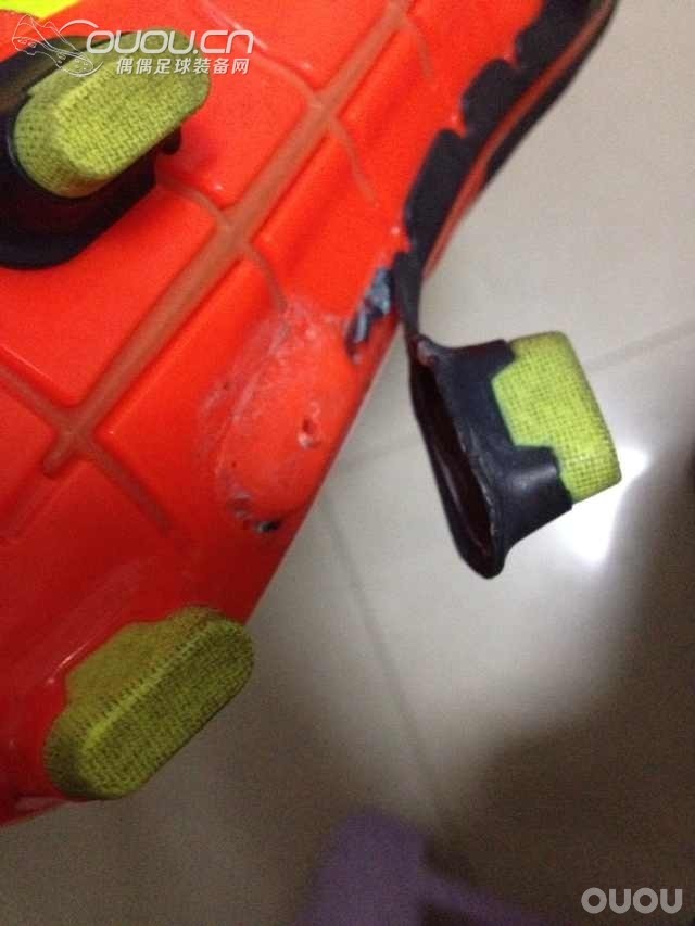 史上寿命最短球鞋。EVOPOWER——更新,一气之下把其他钉子解剖了。—继续更新场地照。