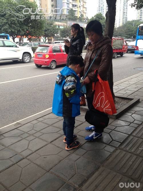 穿传奇IV AG 逛街的大妈真的伤不起