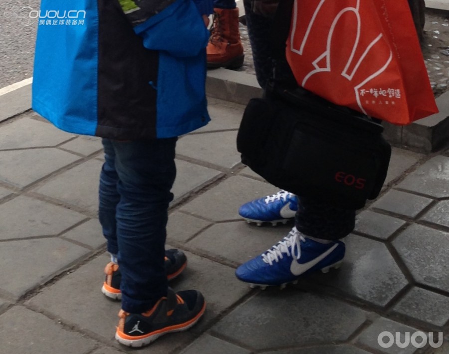 穿传奇IV AG 逛街的大妈真的伤不起