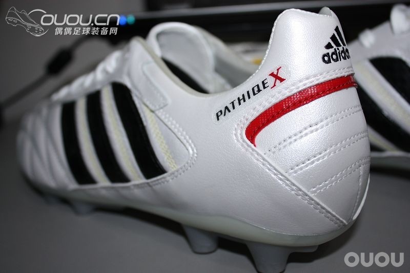 伴着新一代天体之王的加冕典礼,最近变白菜的释迦,附赠猎鹰套装真人兽