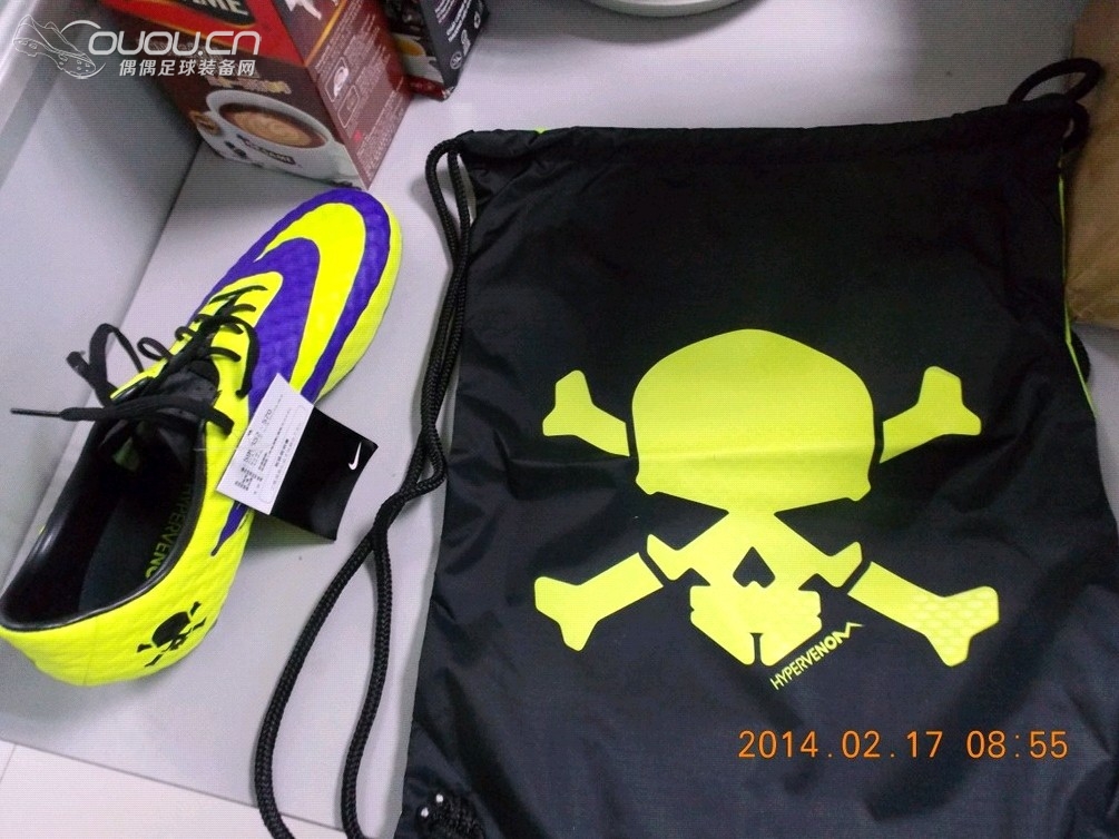 霓轰岛国游来的蛇(射?)