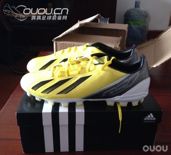 今天新到的阿迪达斯F10 AG