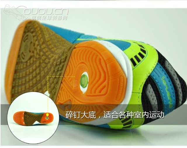 给大家看看我打算买来参加江门足球嘉年华的室内平底鞋。