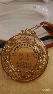 给大家看看我打算买来参加江门足球嘉年华的室内平底鞋。