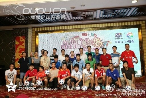 给大家看看我打算买来参加江门足球嘉年华的室内平底鞋。