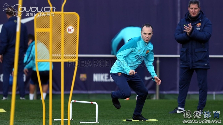 巴萨训练,小白测试新系列magista小黑鞋?