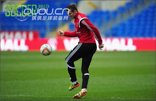 #球员实著#贝尔在威尔士队训练场换上adidas F50 Crazylight