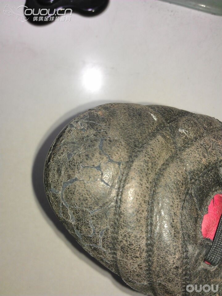 有图,传奇4皮面开裂的问题,都来看看吧,各种求助