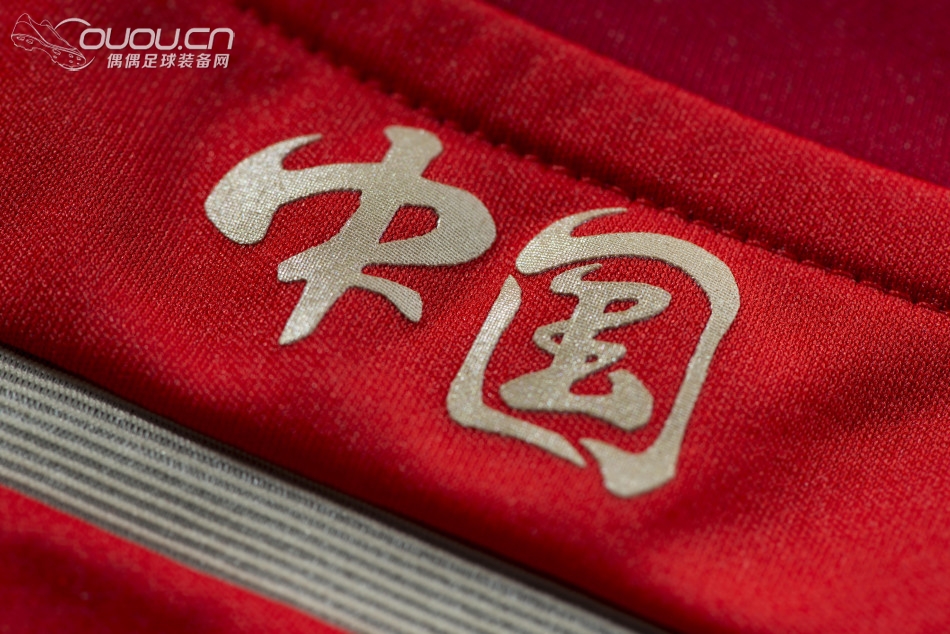 二月的最后一天,国足发布了新球衣